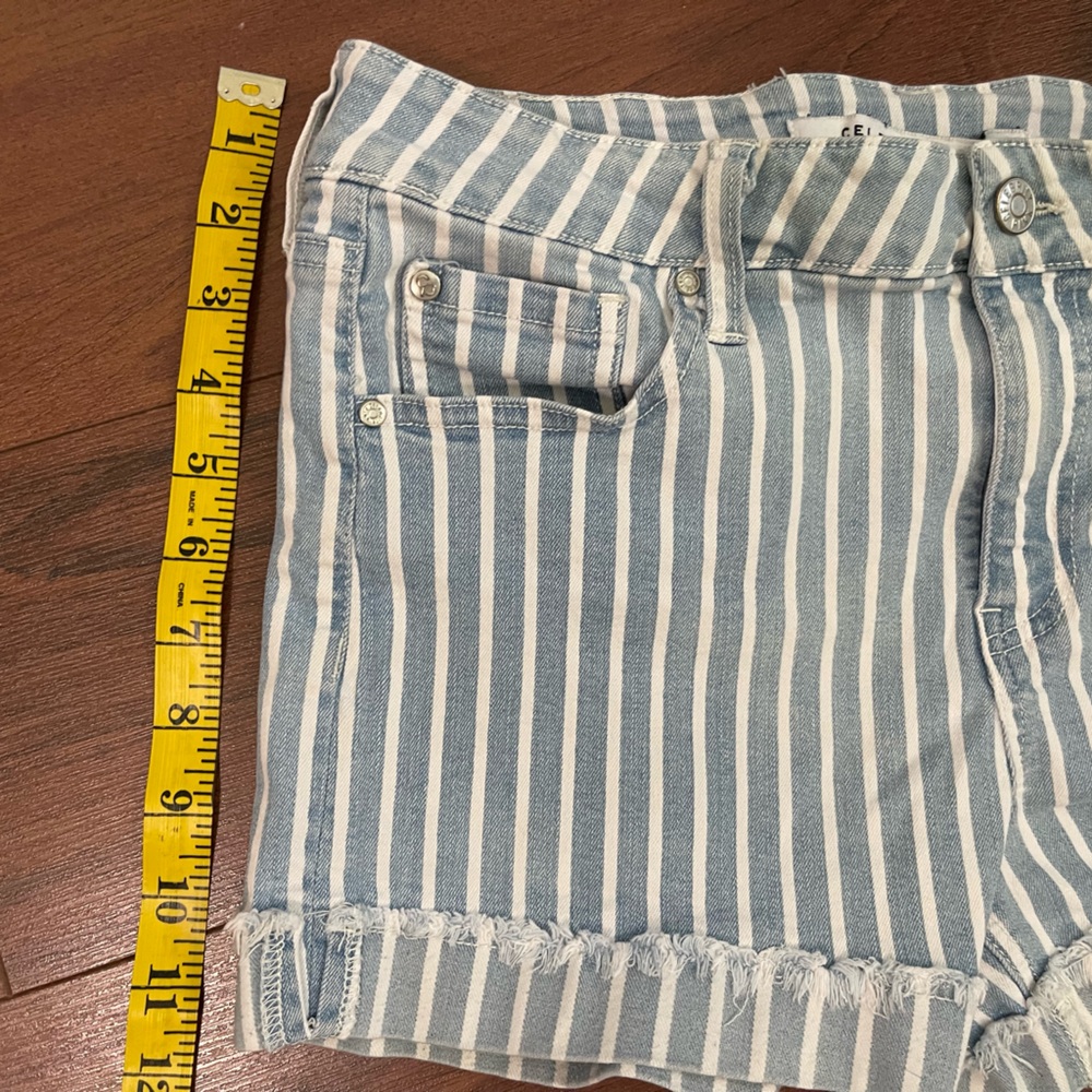 Celebrity Pink stretch denim shorts - Picture 9 of 9